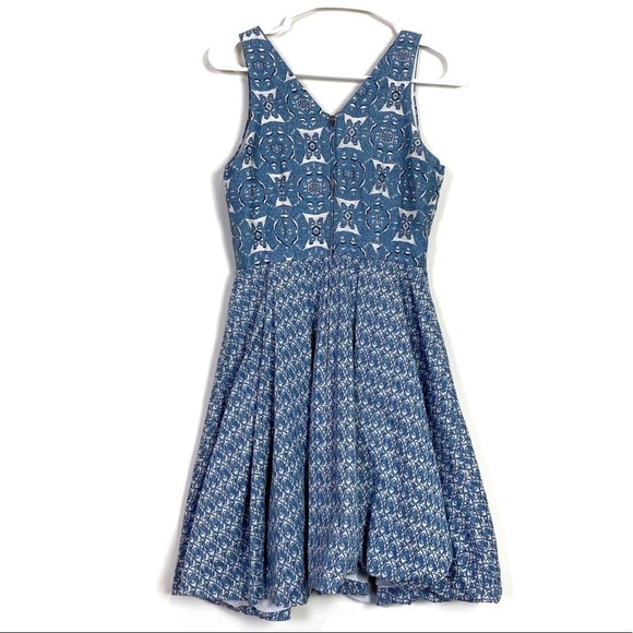 Allison Collection NY Medallion Print Dress Size S Blue V-Neck Sleeveess - Picture 6 of 8